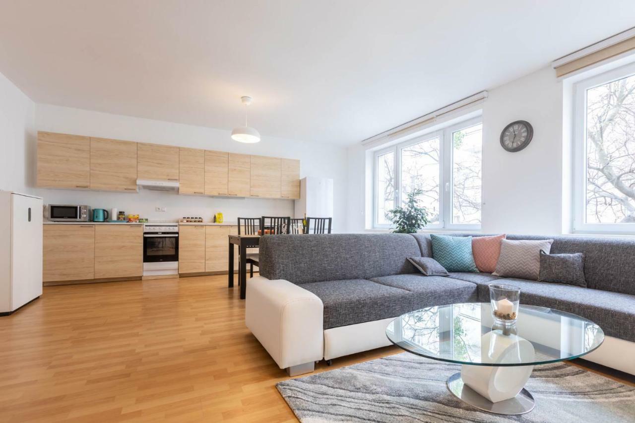 Spacious Apartment In The Old Town Of Bratislava Exterior foto