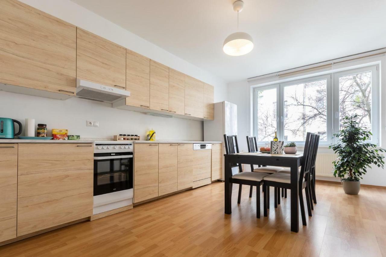 Spacious Apartment In The Old Town Of Bratislava Exterior foto